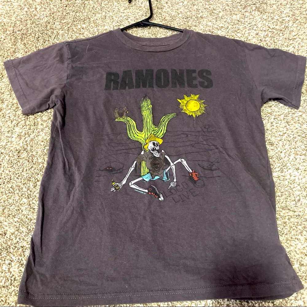 Ramones t-shirt size medium